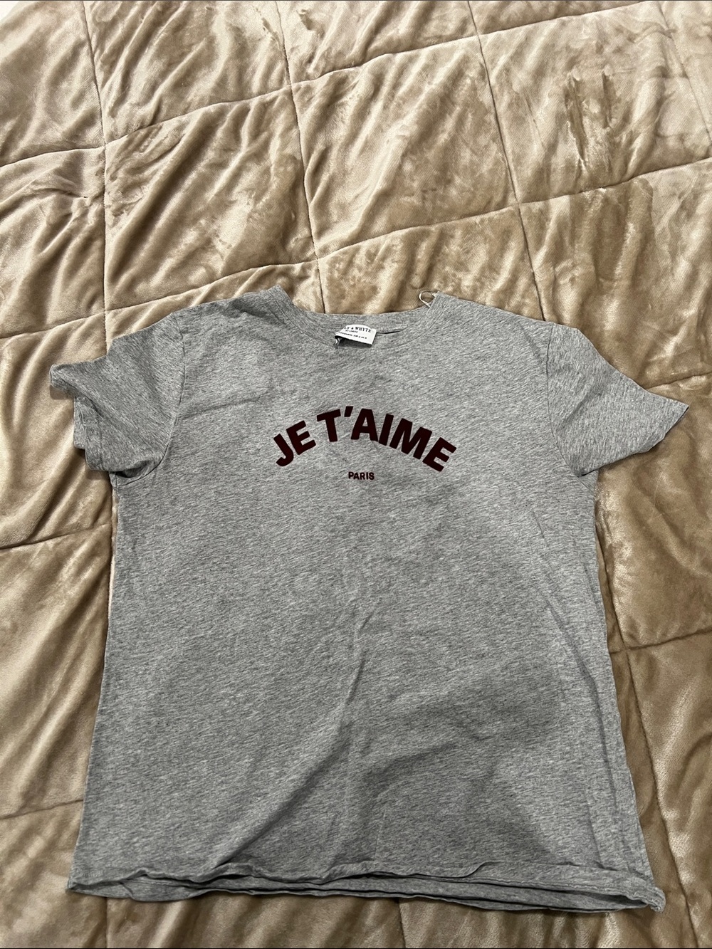 Gray 'JE T'AIME' Graphic Short Sleeve Tee - Casual Women's Top
